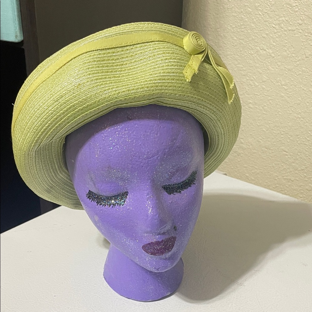 Vintage Green  Bucket Hat. Very Good Condition. One Size.